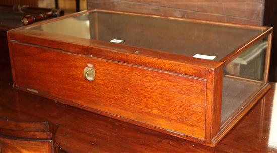 Table top display cabinet